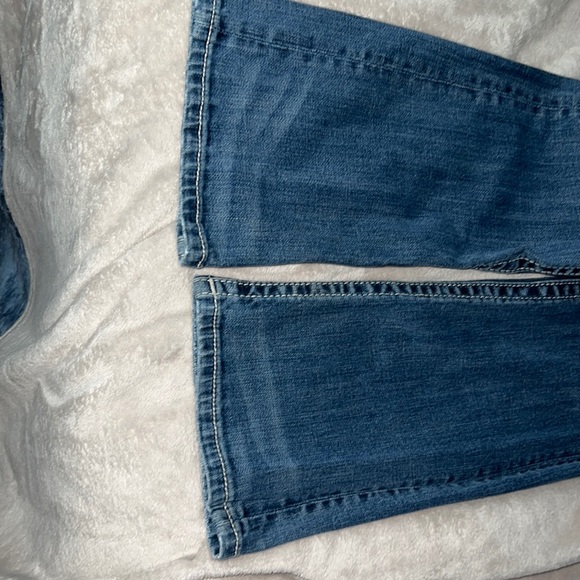 Great condition, miss me jeans, Blue jeans size 28 in woman’s, not my style atm - Picture 5 of 6